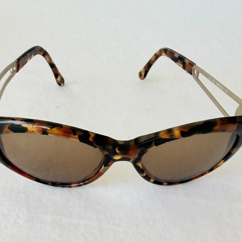 Vintage FENDI FS 143 Tortoise Shell Oval Sunglasses - Made in Italy
